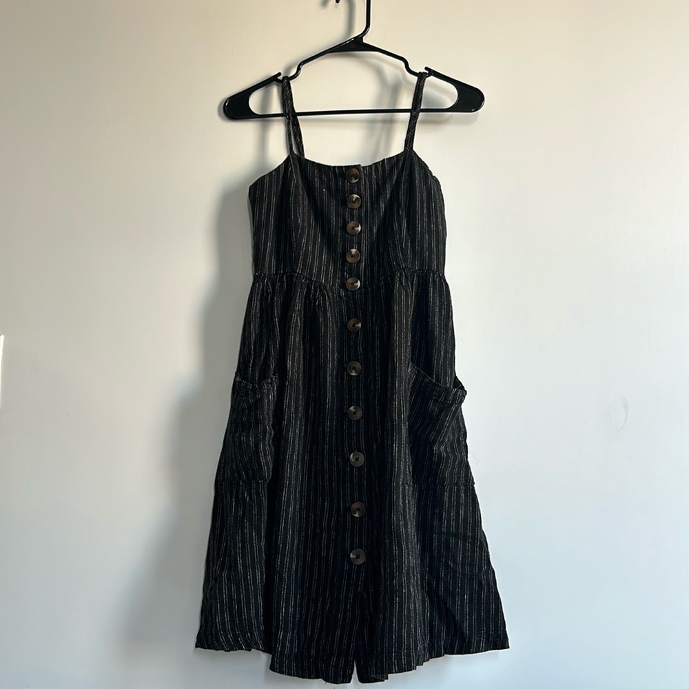 Black and white button dress with pockets